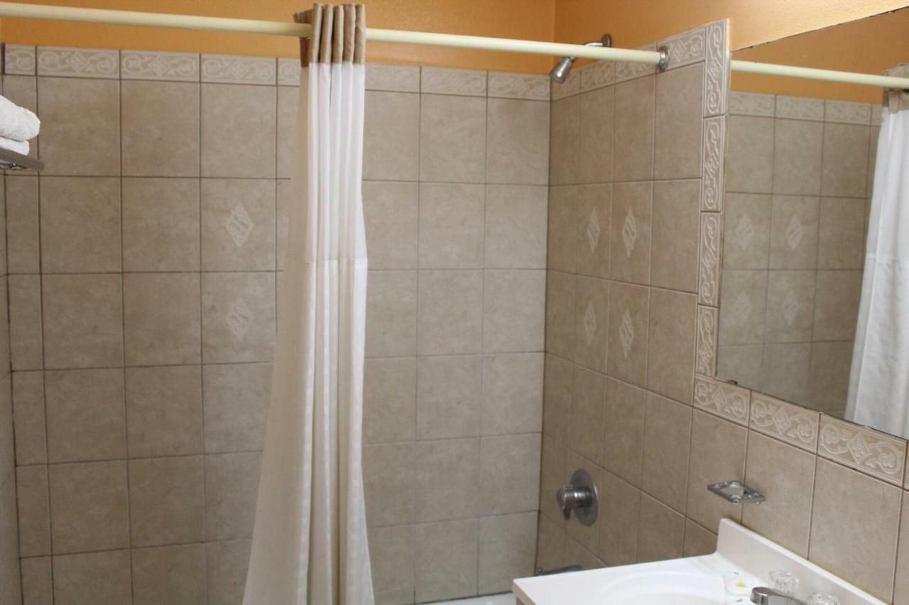 Hutchinson Inn Kültér fotó
