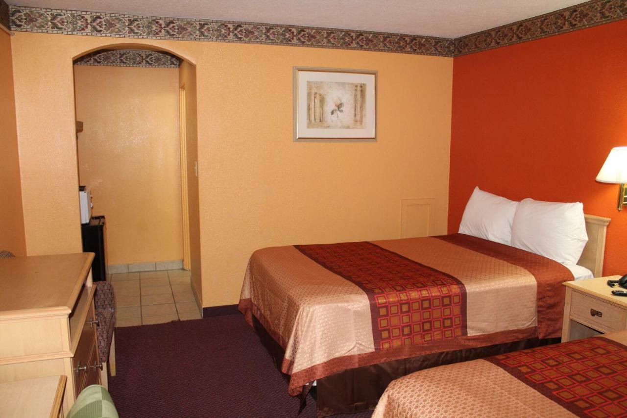 Hutchinson Inn Kültér fotó